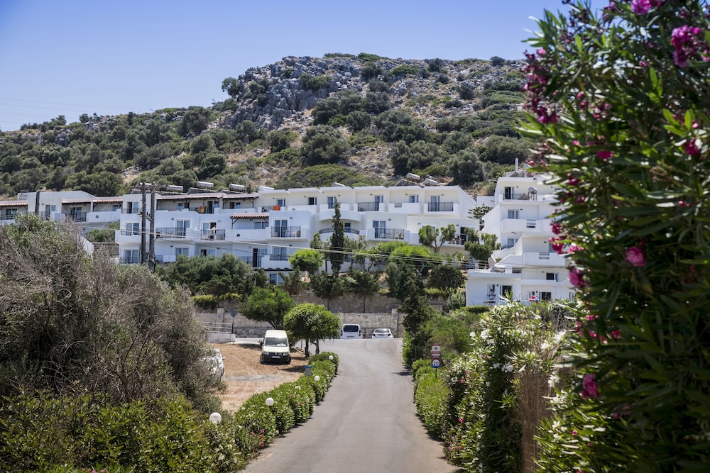 Semiramis Village — Hotel building in Hersonissos