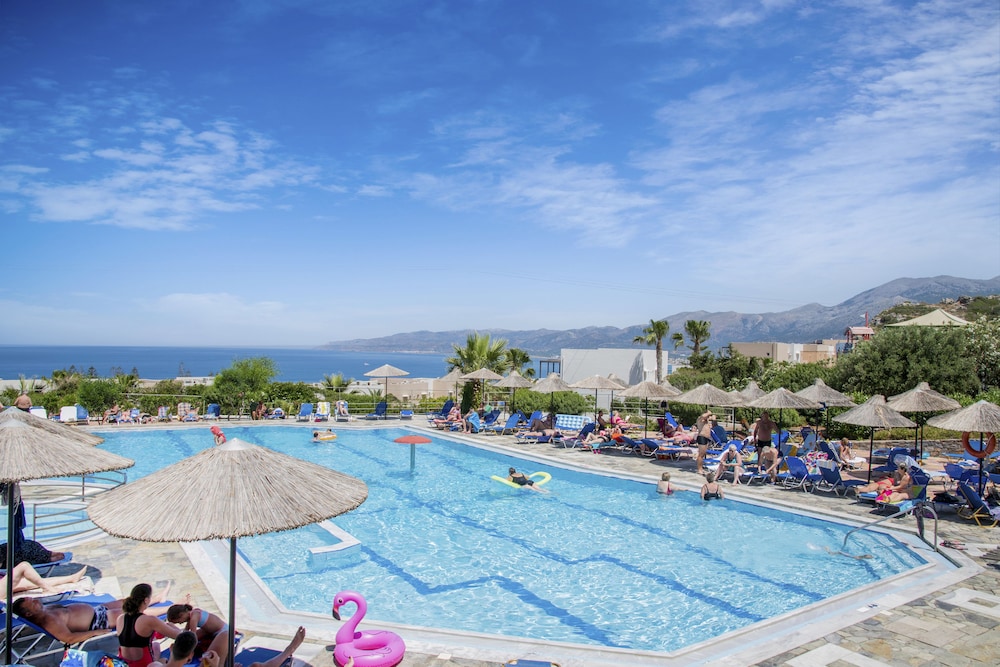 Semiramis Village — Swimming pool in Hersonissos