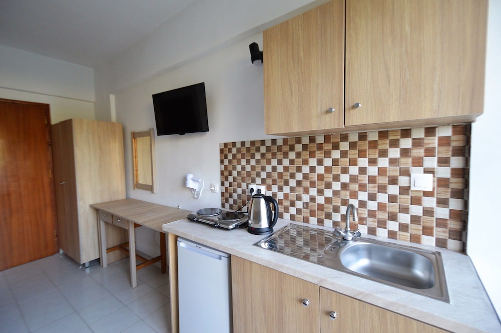 Sotirakis Hotel Studios — Hotel rooms in Faliraki, South Aegean