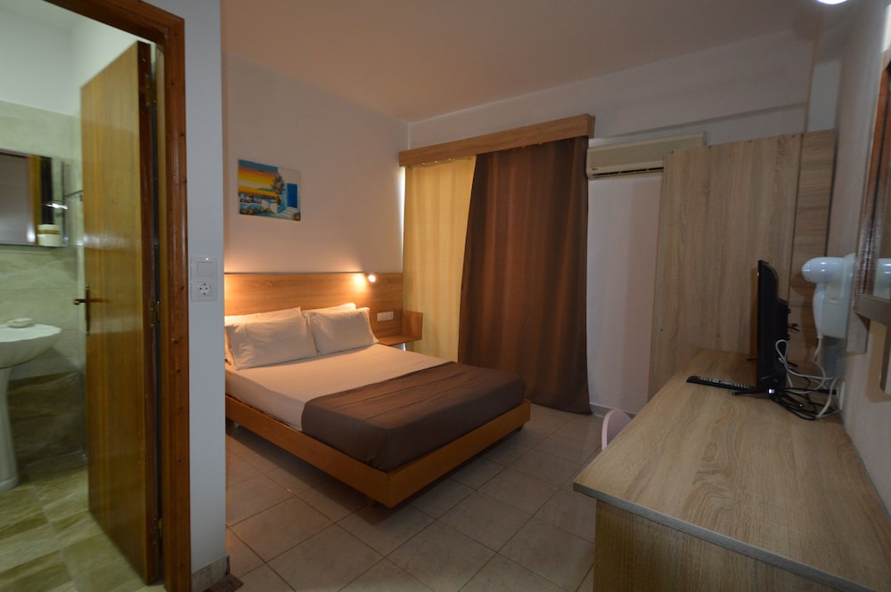 Sotirakis Hotel Studios — Hotel rooms in Faliraki, South Aegean