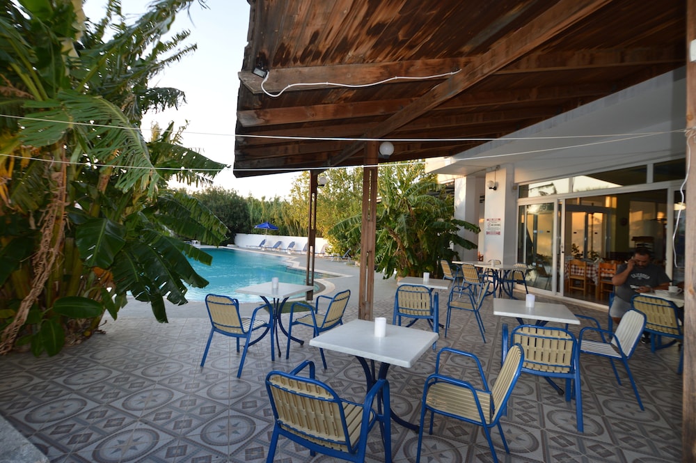 Sotirakis Hotel Studios — Swimming pool in Faliraki, South Aegean
