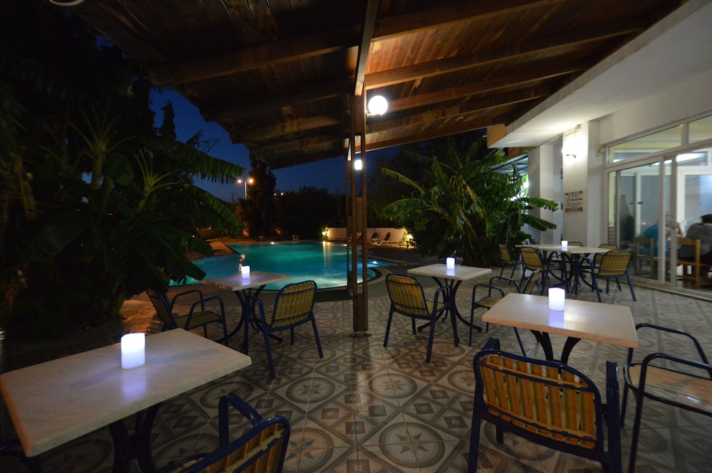Sotirakis Hotel Studios — Swimming pool in Faliraki, South Aegean