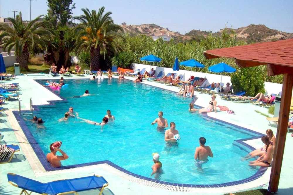 Sotirakis Hotel Studios — Swimming pool in Faliraki, South Aegean