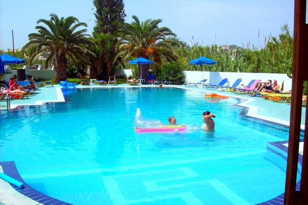 Sotirakis Hotel Studios — Swimming pool in Faliraki, South Aegean