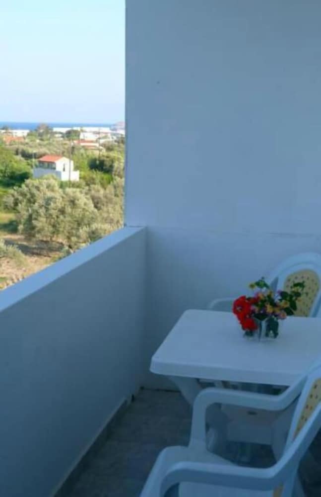 Sotirakis Hotel Studios — Hotel rooms in Faliraki, South Aegean