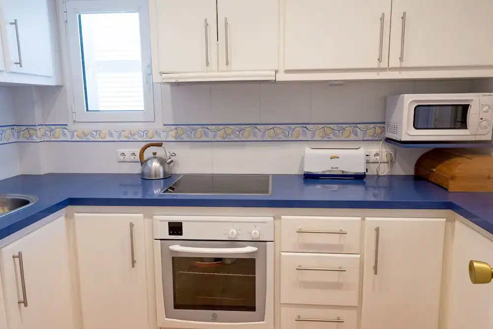 Hamilton Court  Apartamentos — Hotel rooms in Santo Tomas, Balearic Islands