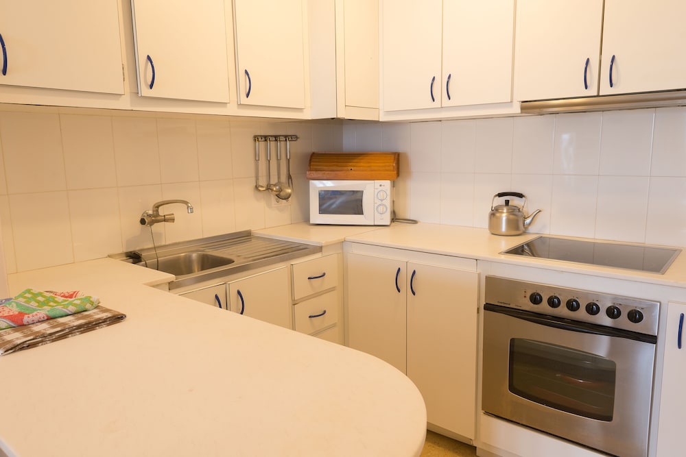 Hamilton Court  Apartamentos — Hotel rooms in Santo Tomas, Balearic Islands