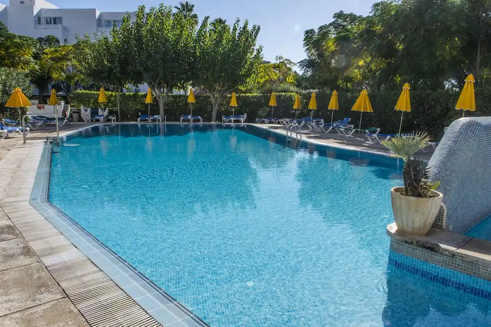 Hamilton Court  Apartamentos — Swimming pool in Santo Tomas, Balearic Islands