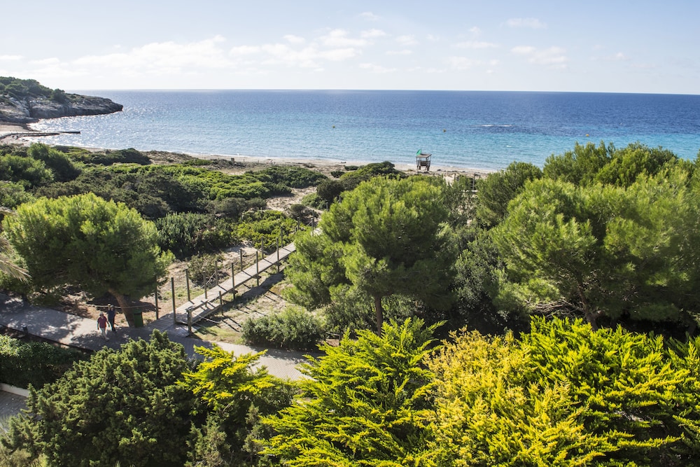 Hamilton Court  Apartamentos — Beach in Santo Tomas, Balearic Islands
