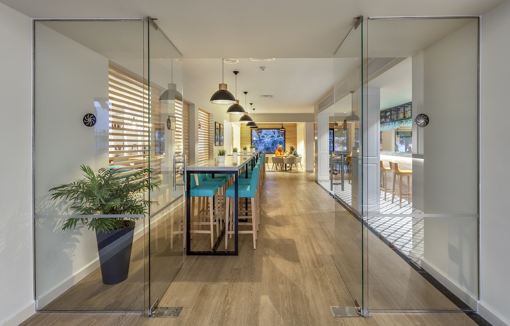 Apartamentos HG Lomo Blanco — Restaurant & bars in Puerto del Carmen, Canary Islands