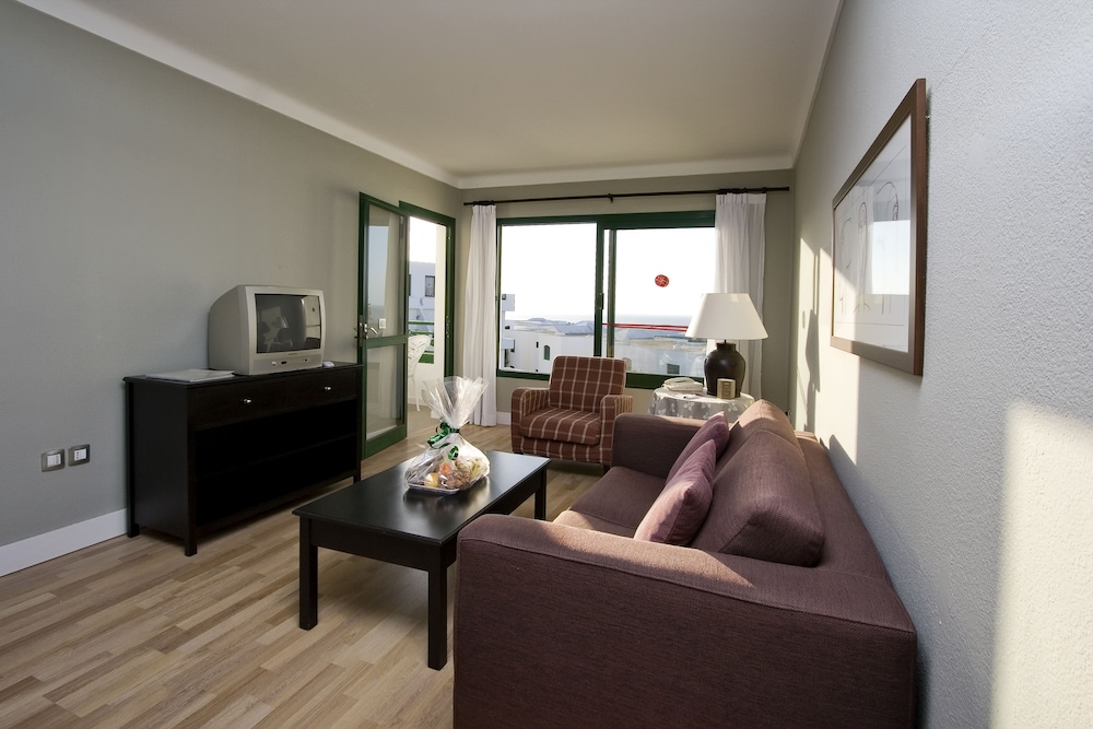 Apartamentos HG Lomo Blanco — Hotel rooms in Puerto del Carmen, Canary Islands