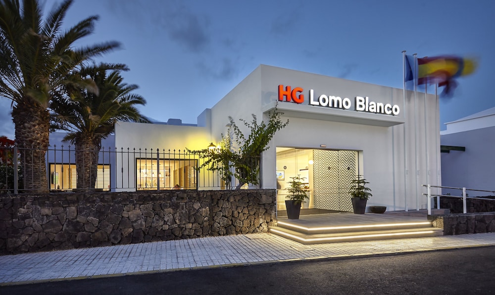 Apartamentos HG Lomo Blanco — Hotel building in Puerto del Carmen, Canary Islands