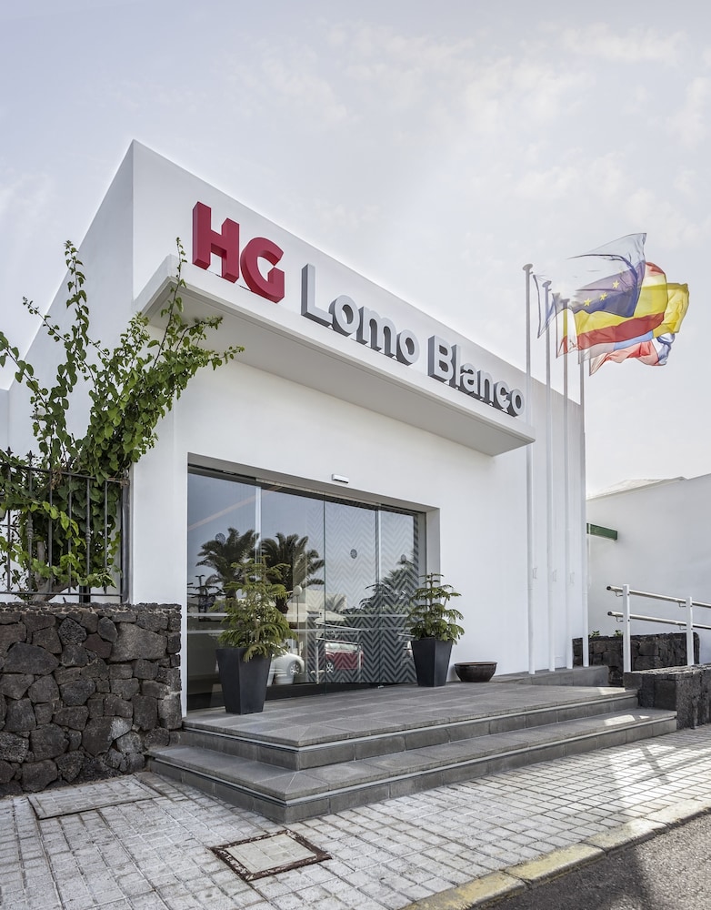 Apartamentos HG Lomo Blanco — Hotel building in Puerto del Carmen, Canary Islands