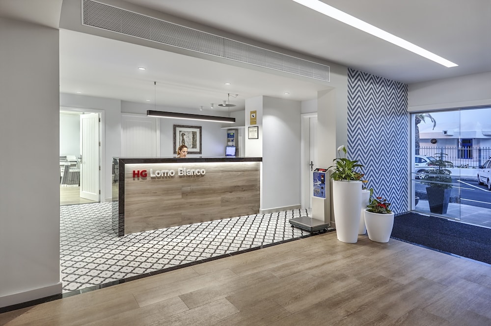 Apartamentos HG Lomo Blanco — Hotel building in Puerto del Carmen, Canary Islands