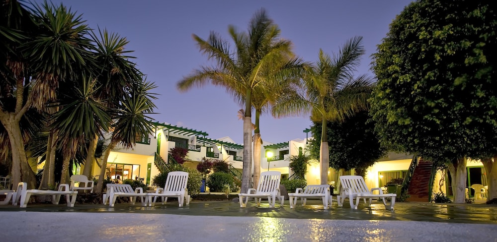 Apartamentos HG Lomo Blanco — Hotel building in Puerto del Carmen, Canary Islands