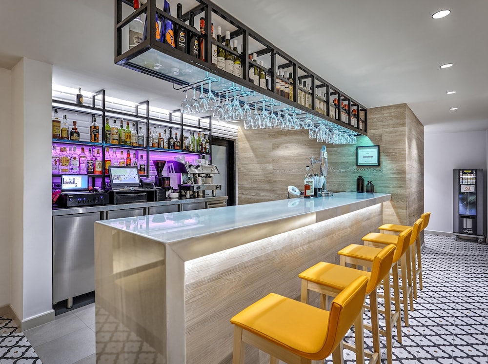 Apartamentos HG Lomo Blanco — Restaurant & bars in Puerto del Carmen, Canary Islands