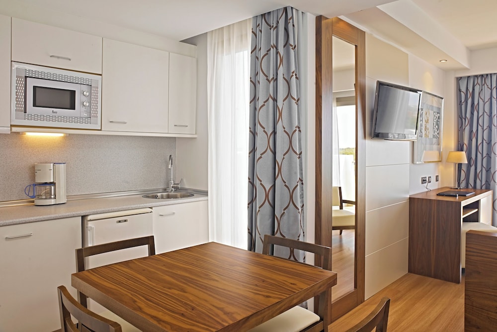 Hipotels Cala Millor Park — Hotel rooms in Cala Millor, Balearic Islands