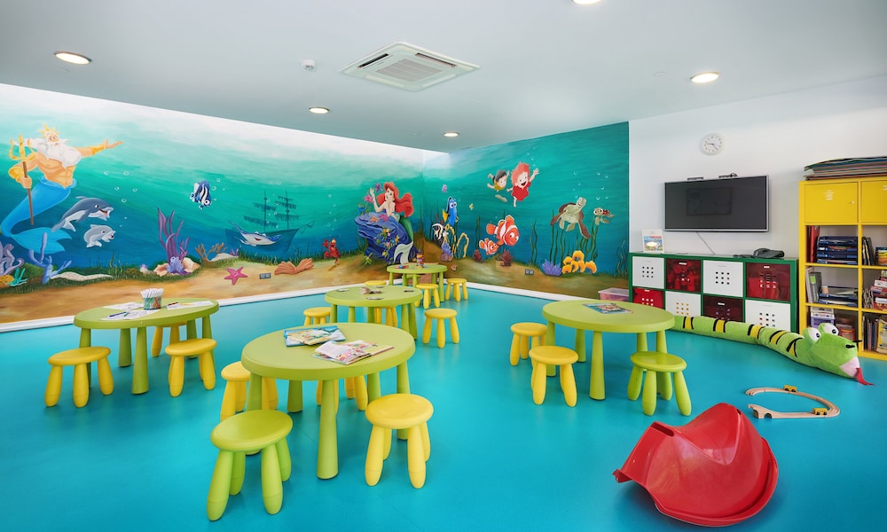 Hipotels Cala Millor Park — Attractions for children in Cala Millor, Balearic Islands