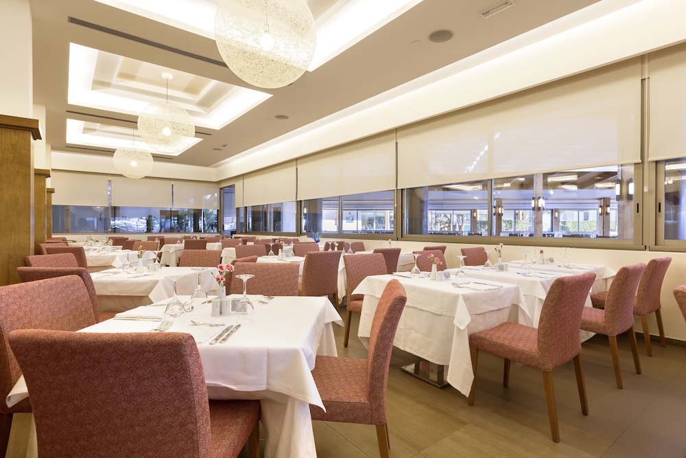 Hipotels Cala Millor Park — Restaurant & bars in Cala Millor, Balearic Islands