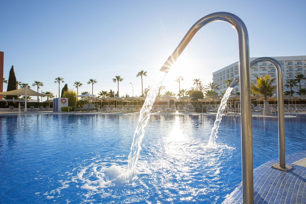 Hipotels Cala Millor Park — Swimming pool in Cala Millor, Balearic Islands