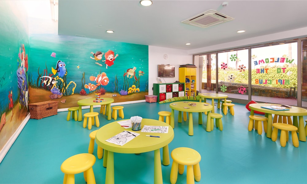 Hipotels Cala Millor Park — Attractions for children in Cala Millor, Balearic Islands