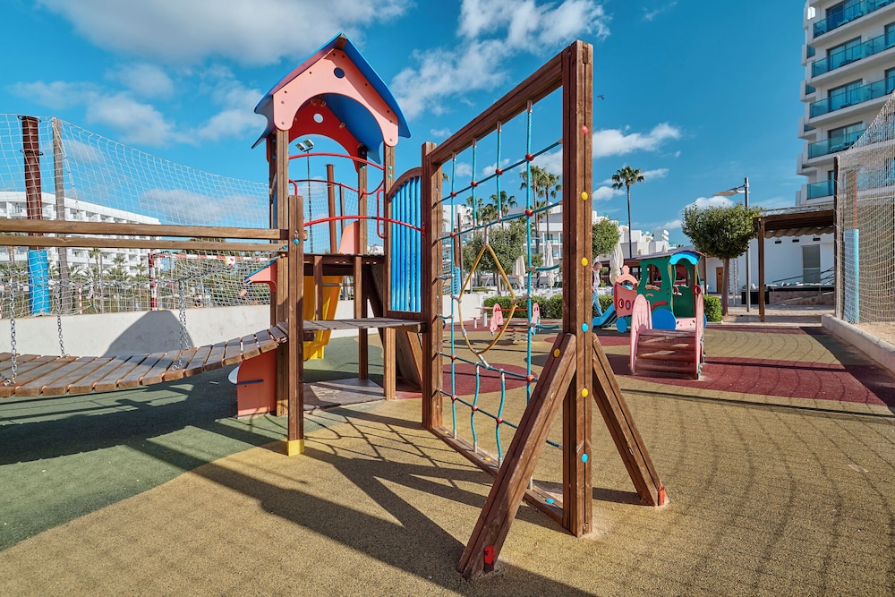 Hipotels Cala Millor Park — Attractions for children in Cala Millor, Balearic Islands