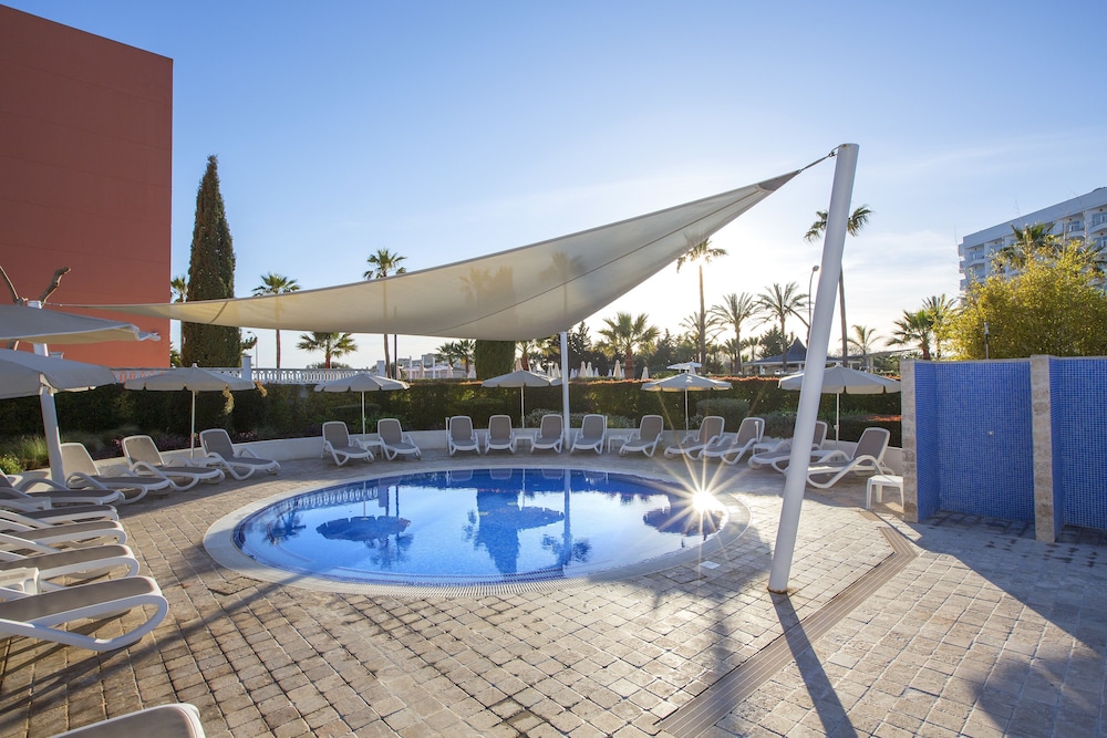 Hipotels Cala Millor Park — Swimming pool in Cala Millor, Balearic Islands