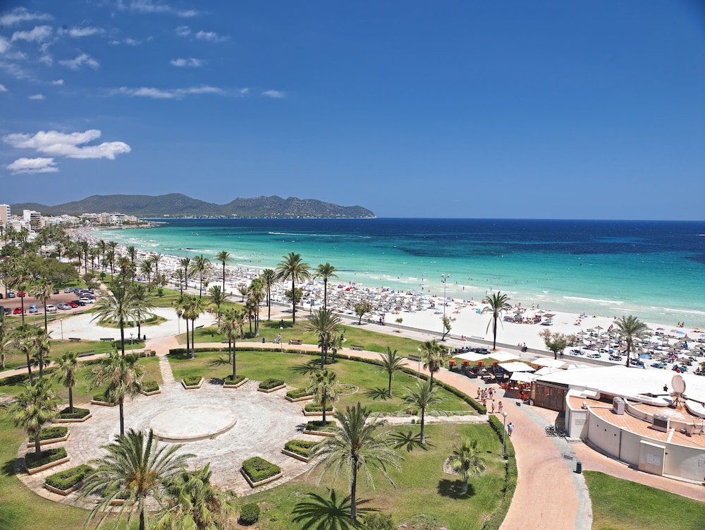 Hipotels Cala Millor Park — Beach in Cala Millor, Balearic Islands