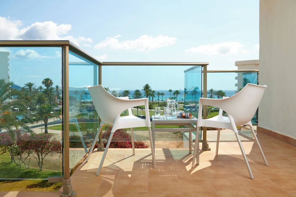 Hipotels Cala Millor Park — Hotel rooms in Cala Millor, Balearic Islands