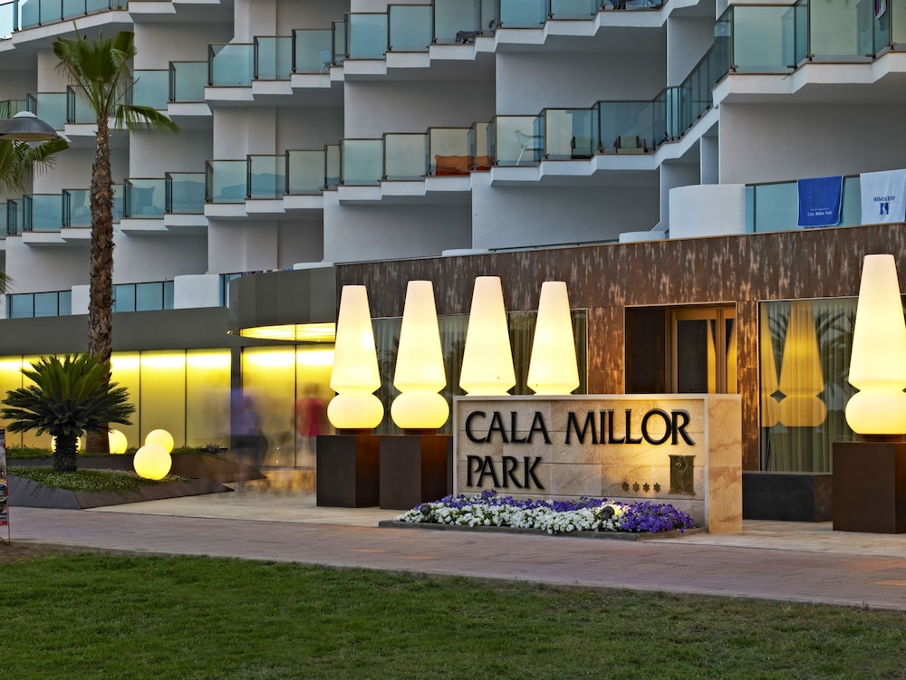 Hipotels Cala Millor Park — Hotel building in Cala Millor, Balearic Islands