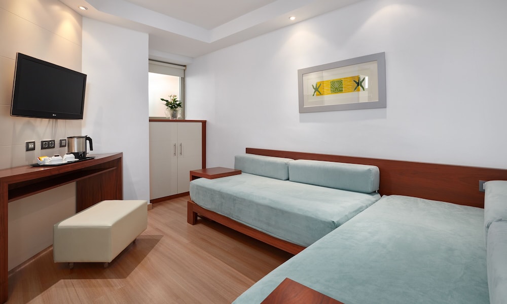 Hipotels Cala Millor Park — Hotel rooms in Cala Millor, Balearic Islands