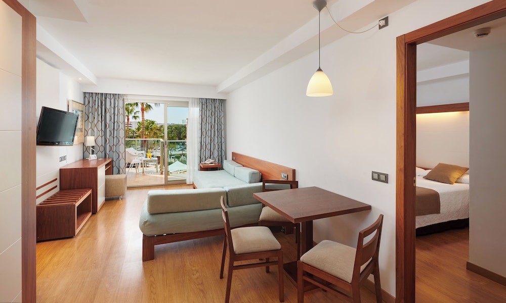 Hipotels Cala Millor Park — Hotel rooms in Cala Millor, Balearic Islands