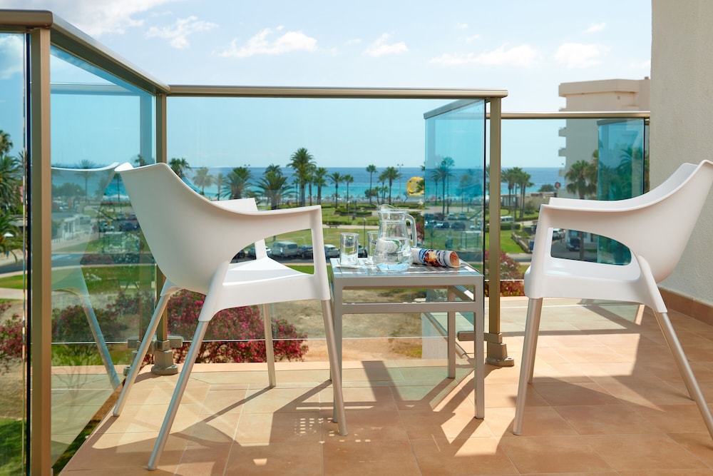 Hipotels Cala Millor Park — Hotel rooms in Cala Millor, Balearic Islands