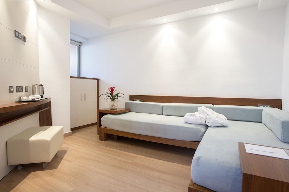 Hipotels Cala Millor Park — Hotel rooms in Cala Millor, Balearic Islands