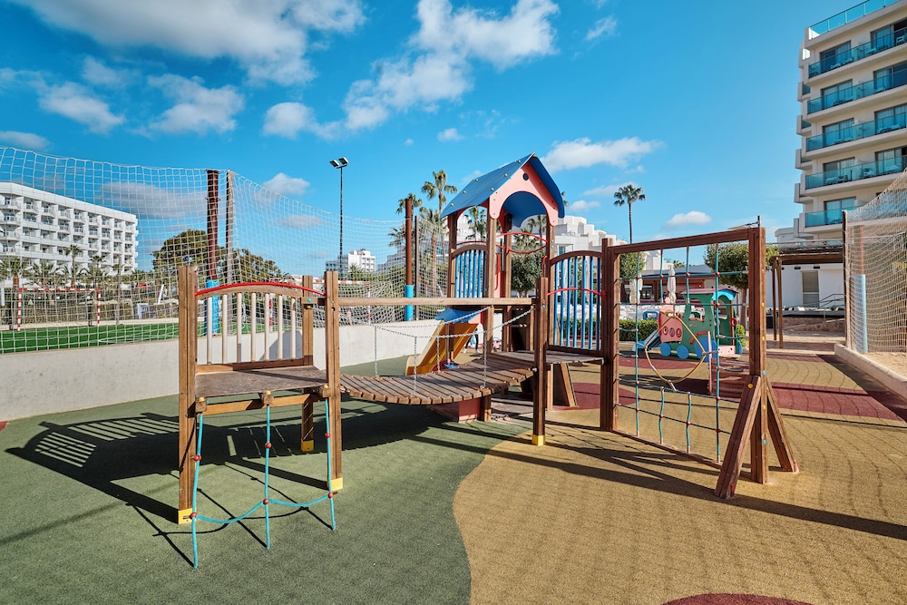 Hipotels Cala Millor Park — Attractions for children in Cala Millor, Balearic Islands