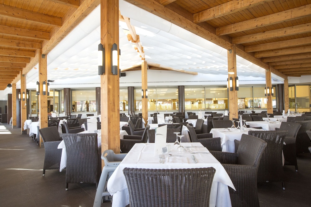 Hipotels Cala Millor Park — Restaurant & bars in Cala Millor, Balearic Islands