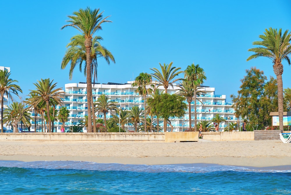 Hipotels Cala Millor Park — Beach in Cala Millor, Balearic Islands