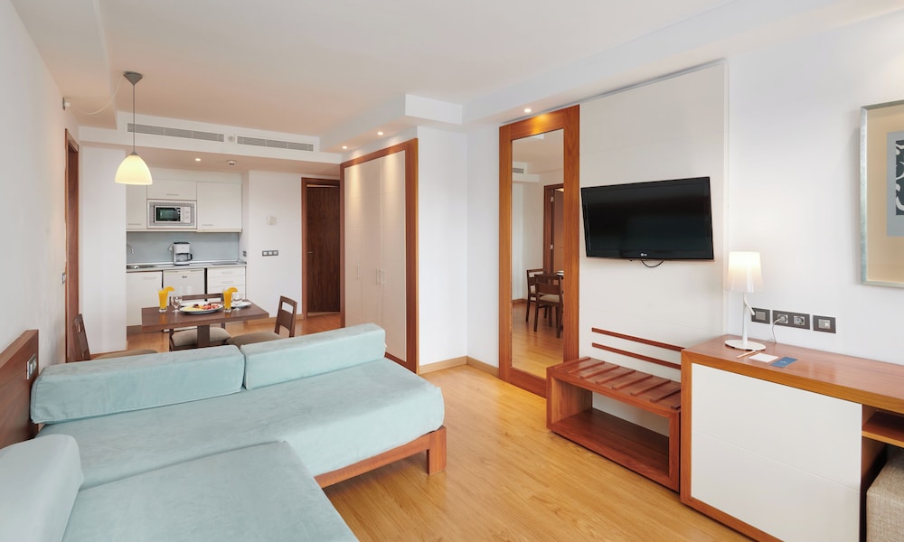 Hipotels Cala Millor Park — Hotel rooms in Cala Millor, Balearic Islands