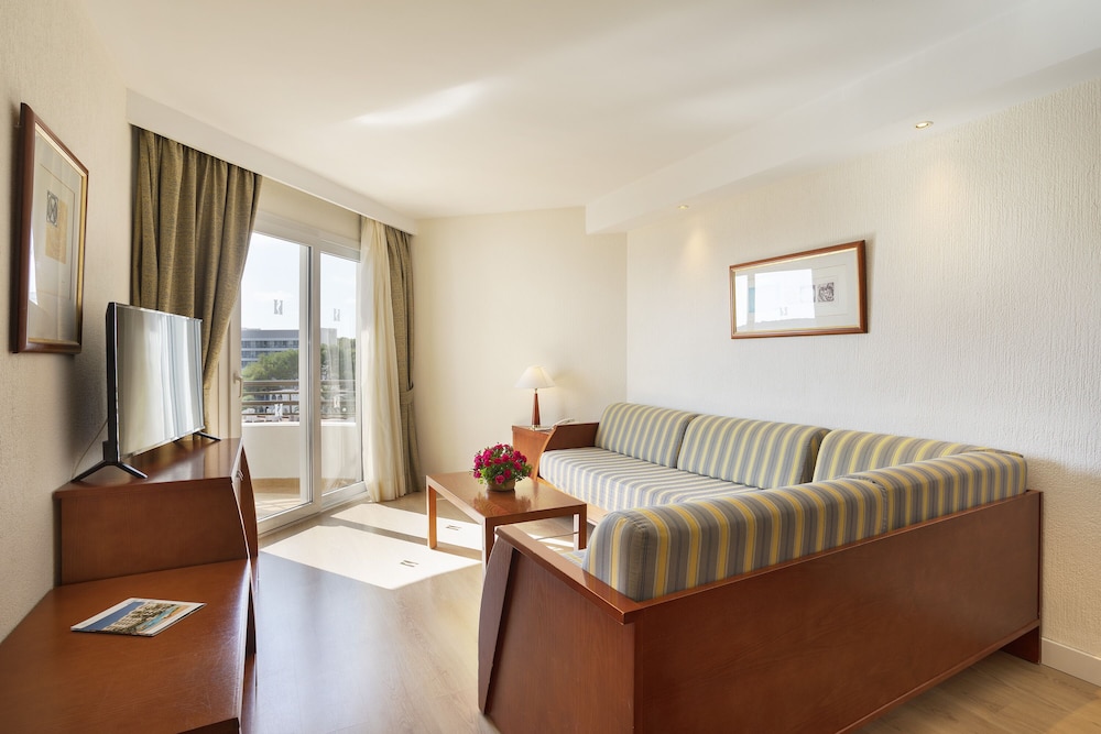 Hipotels Dunas Cala Millor Aparthotel — Hotel rooms in Cala Millor, Balearic Islands