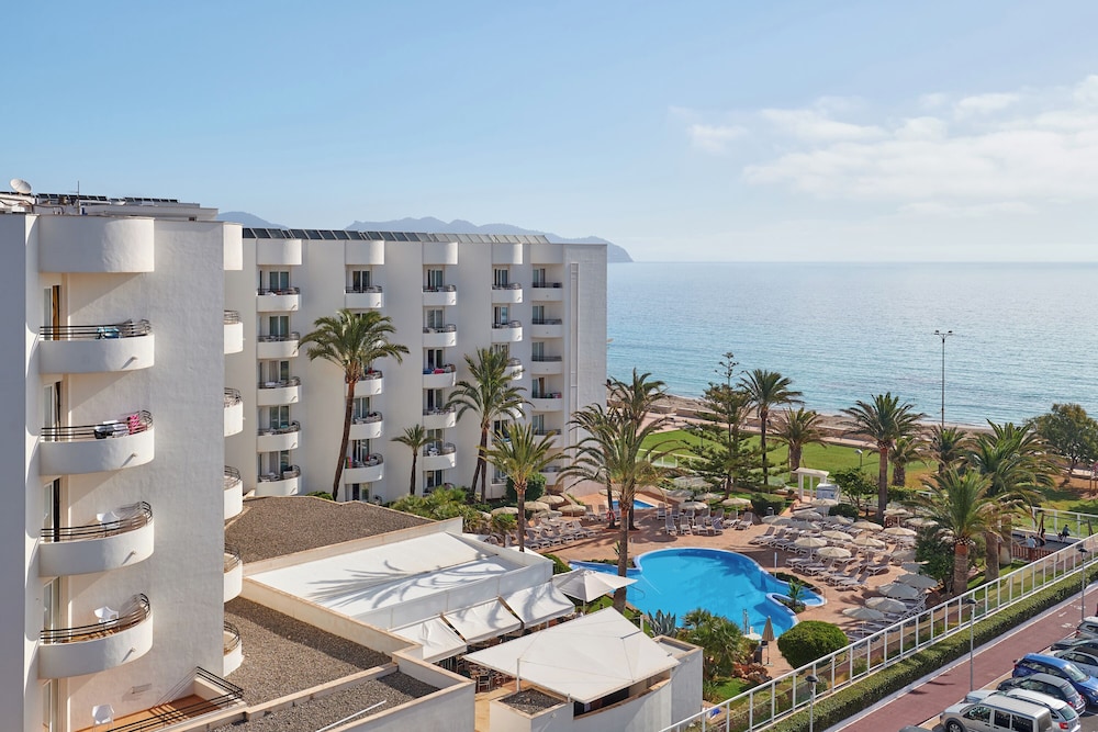 Hipotels Dunas Cala Millor Aparthotel — Beach in Cala Millor, Balearic Islands