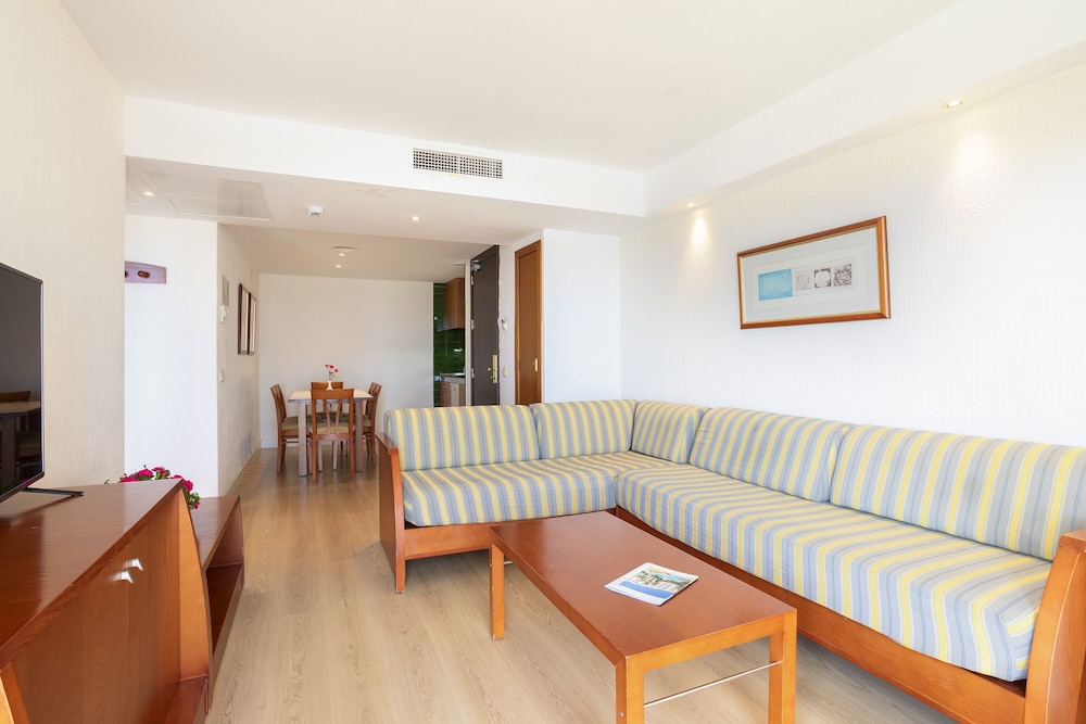 Hipotels Dunas Cala Millor Aparthotel — Hotel rooms in Cala Millor, Balearic Islands