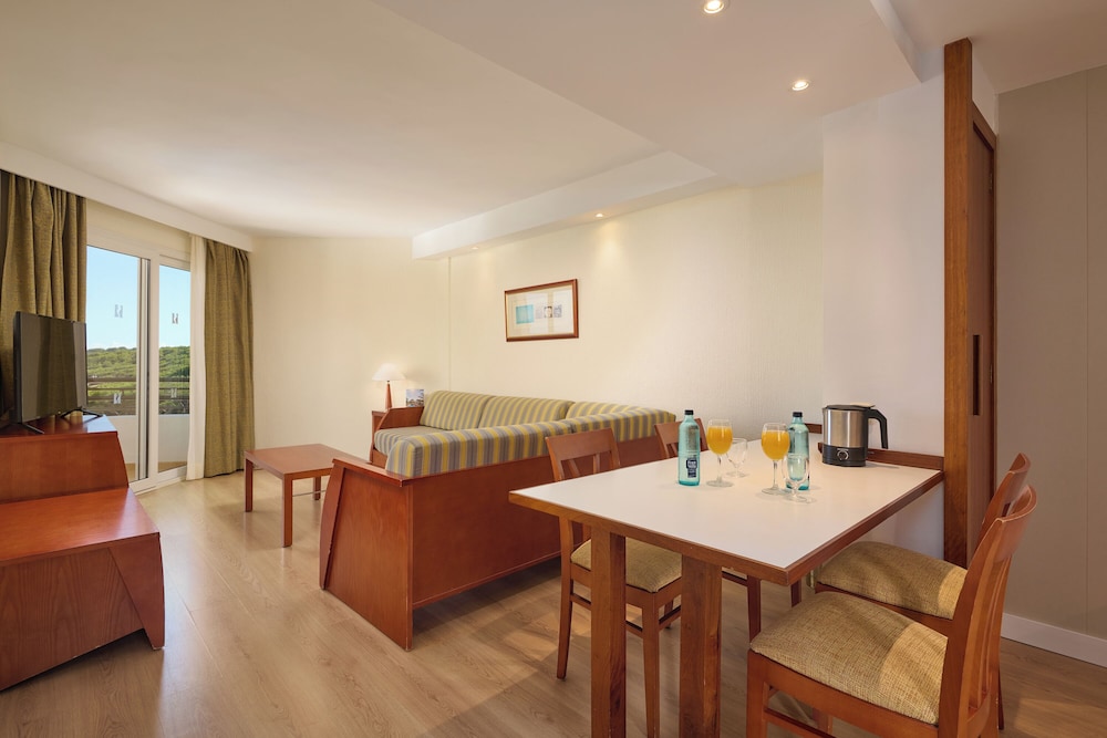 Hipotels Dunas Cala Millor Aparthotel — Hotel rooms in Cala Millor, Balearic Islands