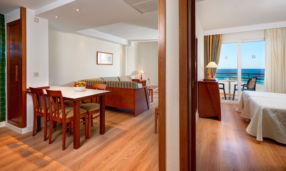Hipotels Dunas Cala Millor Aparthotel — Hotel rooms in Cala Millor, Balearic Islands