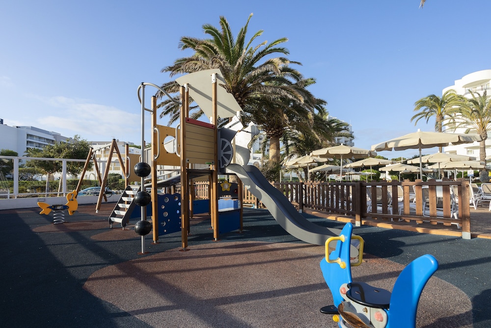 Hipotels Dunas Cala Millor Aparthotel — Attractions for children in Cala Millor, Balearic Islands
