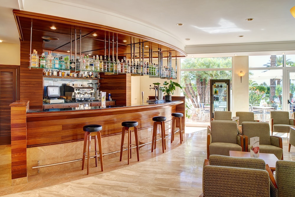Hipotels Dunas Cala Millor Aparthotel — Restaurant & bars in Cala Millor, Balearic Islands