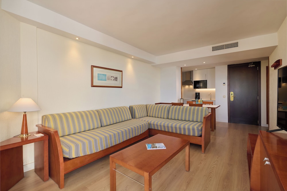 Hipotels Dunas Cala Millor Aparthotel — Hotel rooms in Cala Millor, Balearic Islands