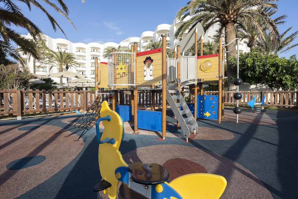 Hipotels Dunas Cala Millor Aparthotel — Attractions for children in Cala Millor, Balearic Islands