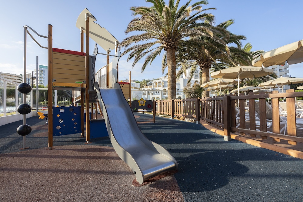 Hipotels Dunas Cala Millor Aparthotel — Attractions for children in Cala Millor, Balearic Islands