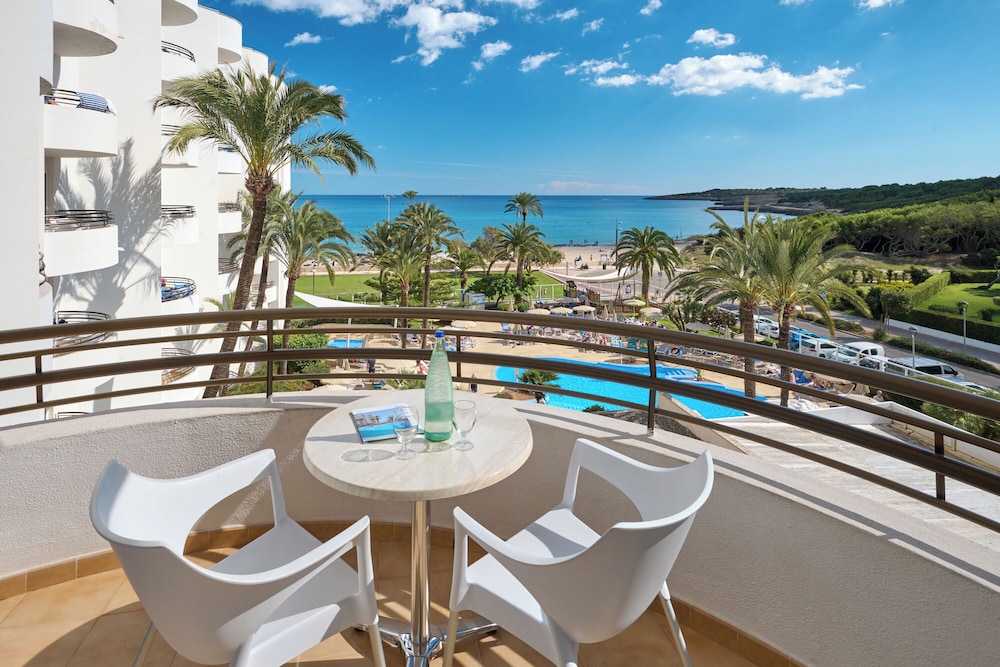 Hipotels Dunas Cala Millor Aparthotel — Hotel rooms in Cala Millor, Balearic Islands