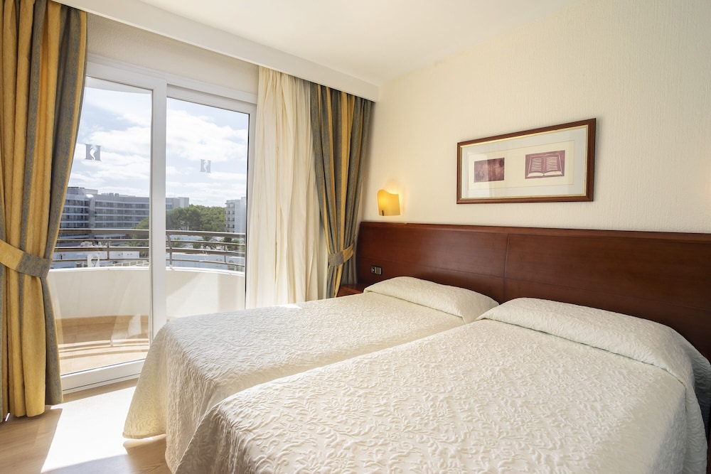 Hipotels Dunas Cala Millor Aparthotel — Hotel rooms in Cala Millor, Balearic Islands